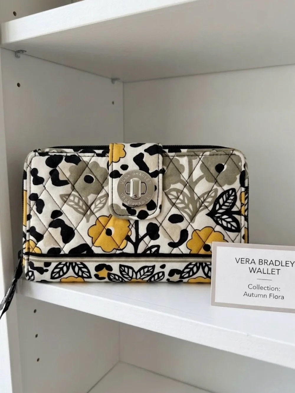 Vera Bradley All the pretty Wildflowers Turnlock Zip-around Wallet NWT